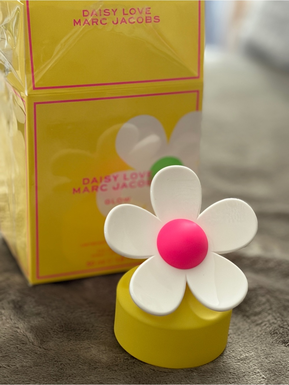 Marc Jacobs Daisy Love Glow - Picture 3 of 3